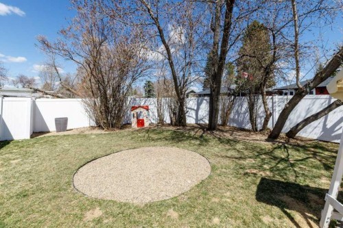 2 Scott Street, Red Deer, AB - Outdoor