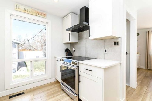 2 Scott Street, Red Deer, AB - Indoor Photo Showing Kitchen