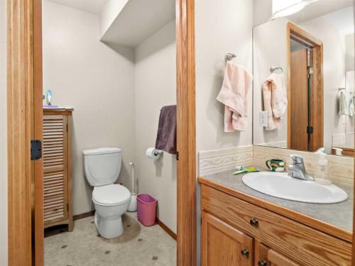 15 Agnew Close, Red Deer, AB - Indoor Photo Showing Bathroom