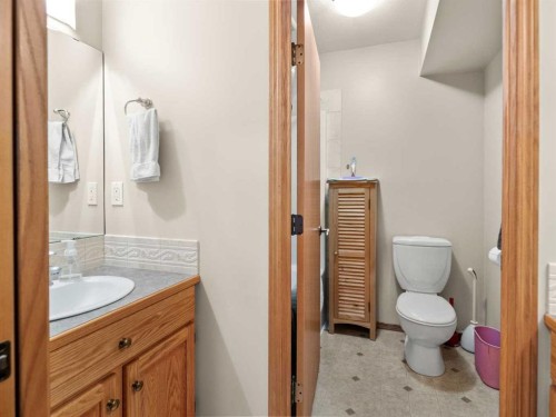15 Agnew Close, Red Deer, AB - Indoor Photo Showing Bathroom