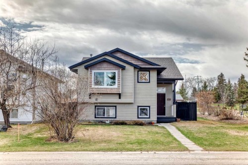 102 Robinson Avenue  Penhold, AB T0M 1R0