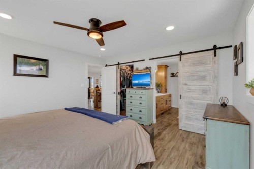 39505 Range Road 252, Rural Lacombe County, AB - Indoor Photo Showing Bedroom
