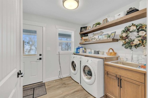 39505 Range Road 252, Rural Lacombe County, AB - Indoor Photo Showing Laundry Room