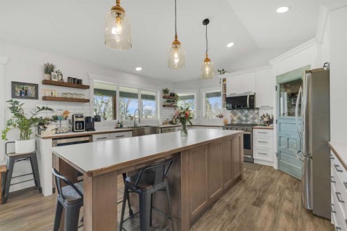 39505 Range Road 252, Rural Lacombe County, AB - Indoor Photo Showing Kitchen With Upgraded Kitchen
