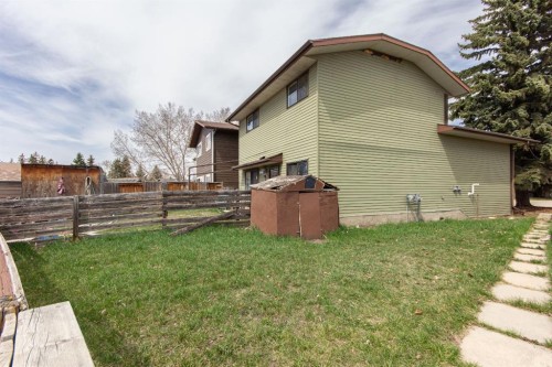 19 Gibson Close, Red Deer, AB - Outdoor