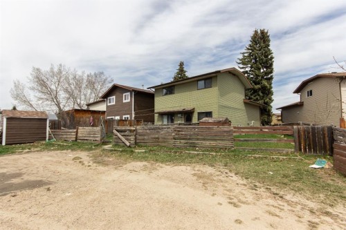 19 Gibson Close, Red Deer, AB - Outdoor