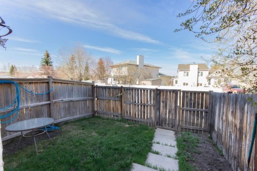 16 Davis Close, Red Deer, AB - Outdoor