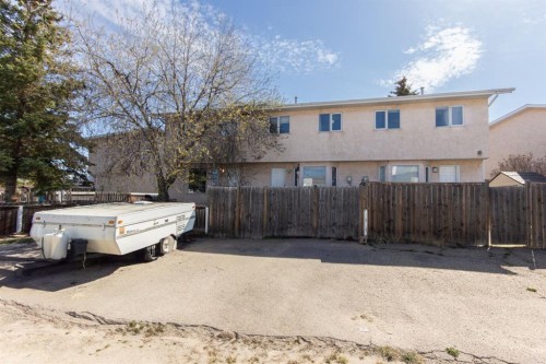 16 Davis Close, Red Deer, AB - Outdoor