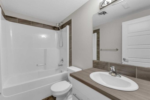 149 Hawkridge Boulevard, Penhold, AB - Indoor Photo Showing Bathroom
