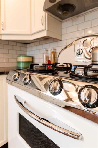 36 Lakeview Avenue, White Sands, AB - Indoor Photo Showing Kitchen