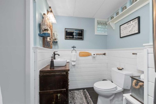 36 Lakeview Avenue, White Sands, AB - Indoor Photo Showing Bathroom