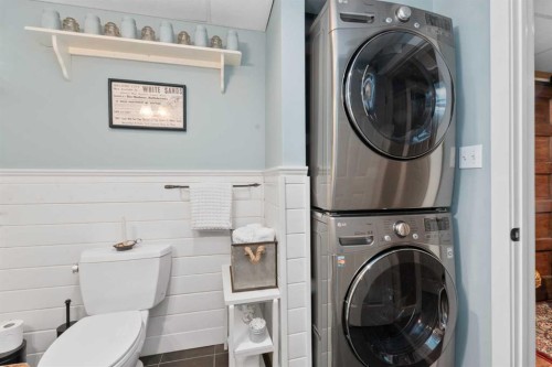 36 Lakeview Avenue, White Sands, AB - Indoor Photo Showing Laundry Room