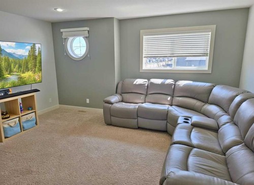 210 Viscount Drive, Red Deer, AB - Indoor Photo Showing Living Room