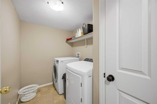 135 Issard Close, Red Deer, AB - Indoor Photo Showing Laundry Room