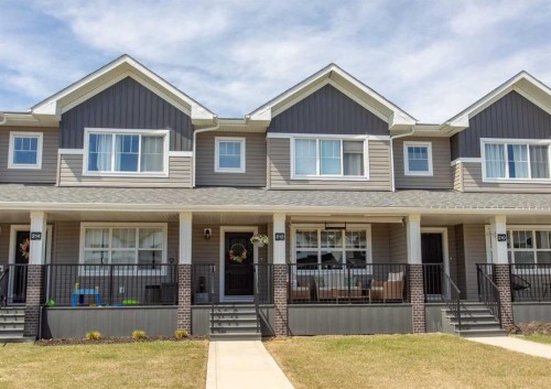 212 Halifax Close  Penhold, AB T0M 1R0