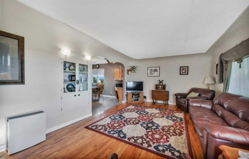 39227 Range Road 250, Rural Lacombe County, AB - Indoor Photo Showing Living Room