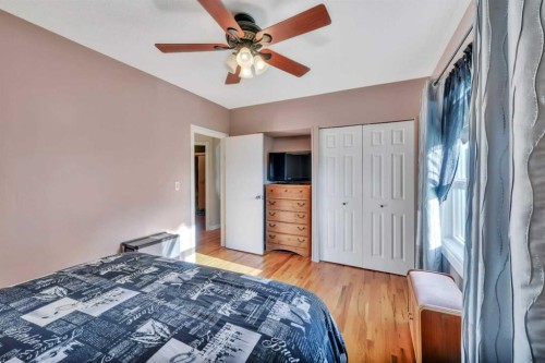 39227 Range Road 250, Rural Lacombe County, AB - Indoor Photo Showing Bedroom