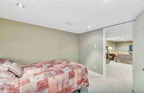 39227 Range Road 250, Rural Lacombe County, AB - Indoor Photo Showing Bedroom