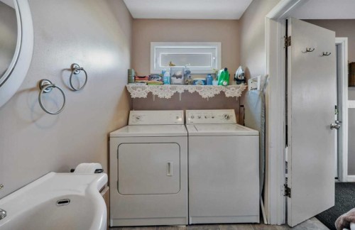 39227 Range Road 250, Rural Lacombe County, AB - Indoor Photo Showing Laundry Room