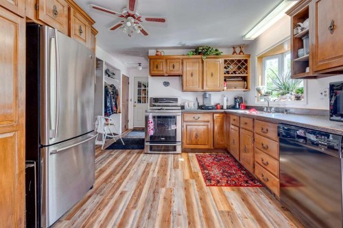 37533 Range Road 241, Rural Red Deer County, AB - Indoor Photo Showing Kitchen With Double Sink