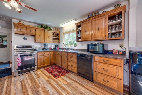 37533 Range Road 241, Rural Red Deer County, AB - Indoor Photo Showing Kitchen