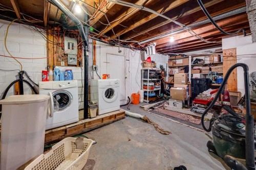 37533 Range Road 241, Rural Red Deer County, AB - Indoor Photo Showing Laundry Room