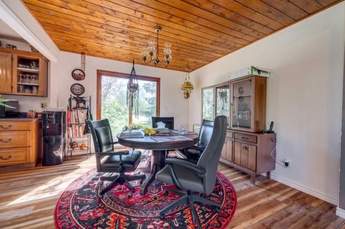 37533 Range Road 241, Rural Red Deer County, AB - Indoor Photo Showing Dining Room