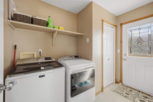 1 Pell Close, Sylvan Lake, AB - Indoor Photo Showing Laundry Room