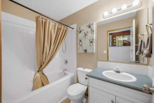 1 Pell Close, Sylvan Lake, AB - Indoor Photo Showing Bathroom