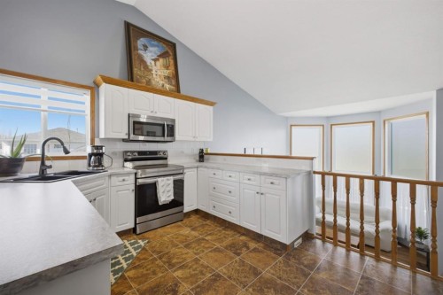 1 Pell Close, Sylvan Lake, AB - Indoor Photo Showing Kitchen With Double Sink