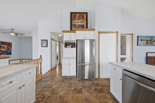 1 Pell Close, Sylvan Lake, AB - Indoor Photo Showing Kitchen