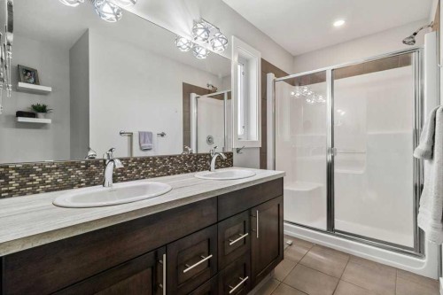 59 Reynolds Road, Sylvan Lake, AB - Indoor Photo Showing Bathroom