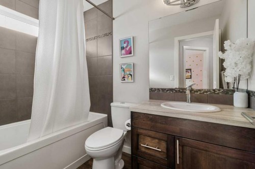 59 Reynolds Road, Sylvan Lake, AB - Indoor Photo Showing Bathroom