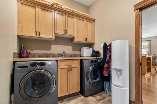40 Oakwood Close, Red Deer, AB - Indoor Photo Showing Laundry Room