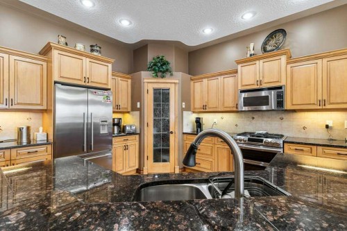 40 Oakwood Close, Red Deer, AB - Indoor Photo Showing Kitchen With Double Sink