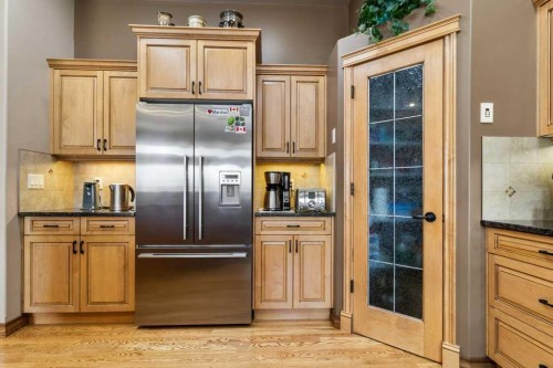 40 Oakwood Close, Red Deer, AB - Indoor Photo Showing Kitchen