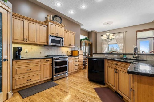 40 Oakwood Close, Red Deer, AB - Indoor Photo Showing Kitchen
