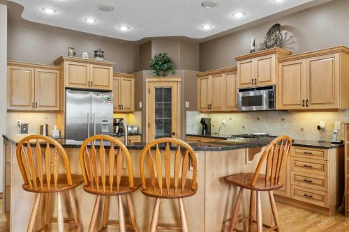 40 Oakwood Close, Red Deer, AB - Indoor Photo Showing Kitchen