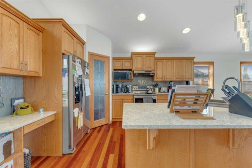 40 Askin Close, Red Deer, AB - Indoor Photo Showing Kitchen