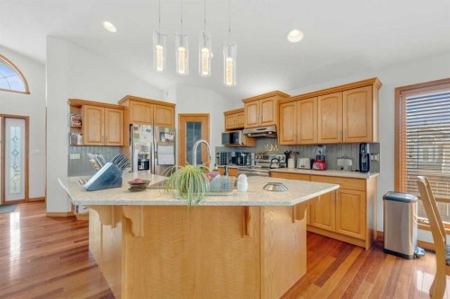 40 Askin Close, Red Deer, AB - Indoor Photo Showing Kitchen
