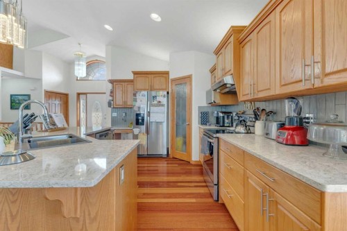 40 Askin Close, Red Deer, AB - Indoor Photo Showing Kitchen
