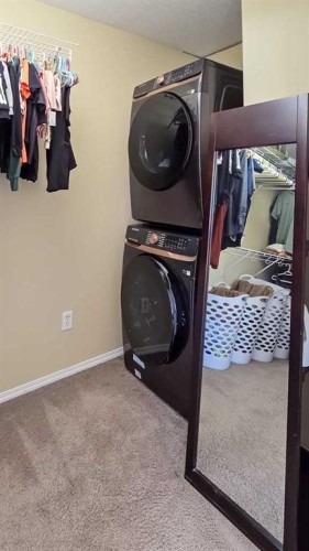 5837 Park Street, Blackfalds, AB - Indoor Photo Showing Laundry Room