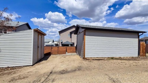 5837 Park Street, Blackfalds, AB - Outdoor