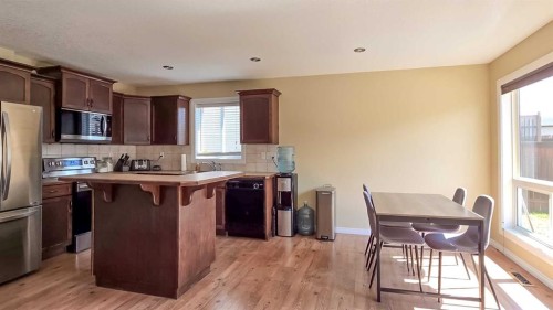 5837 Park Street, Blackfalds, AB - Indoor Photo Showing Kitchen