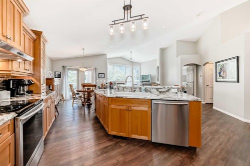 70 Abraham Close, Red Deer, AB - Indoor Photo Showing Kitchen With Upgraded Kitchen
