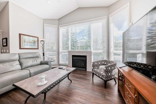 70 Abraham Close, Red Deer, AB - Indoor Photo Showing Living Room