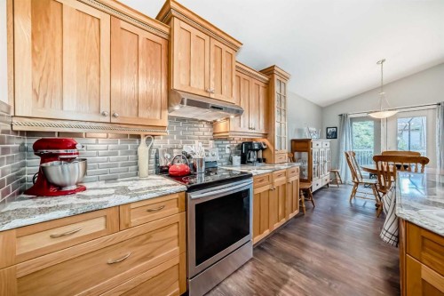 70 Abraham Close, Red Deer, AB - Indoor Photo Showing Kitchen