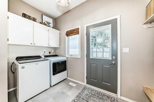 302064 Range Road, Linden, AB - Indoor Photo Showing Laundry Room