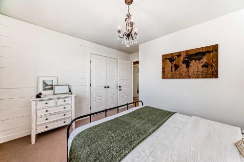 302064 Range Road, Linden, AB - Indoor Photo Showing Bedroom