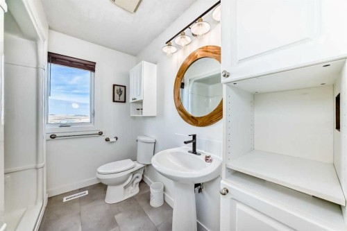 302064 Range Road, Linden, AB - Indoor Photo Showing Bathroom